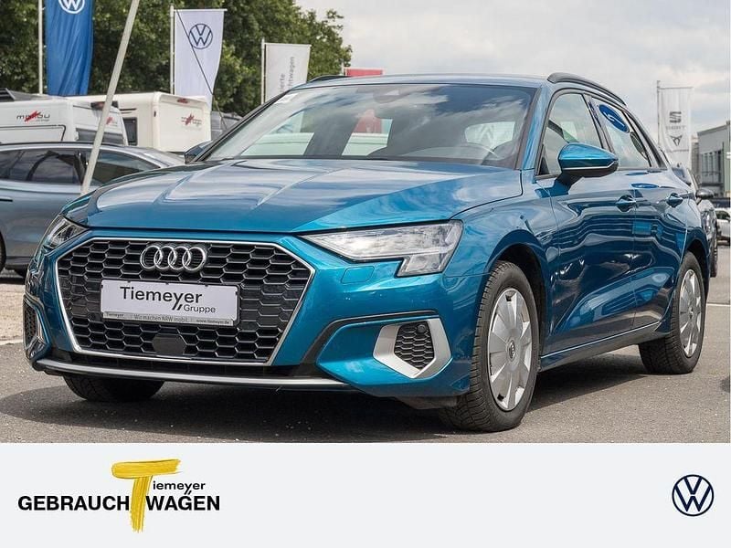 Blau Gebraucht 2021 Audi A3 Sportback Advanced Limousine | 20.360 € (Superpreis) - Bild 1/4