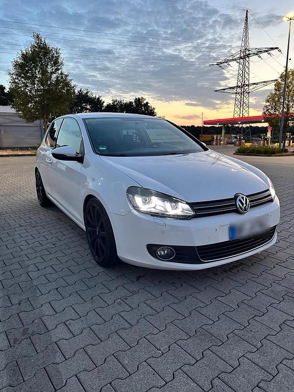 Weiß Gebraucht 2009 VW Golf VI Kleinwagen | 3.200 € (Guter Preis) - Bild 1/4