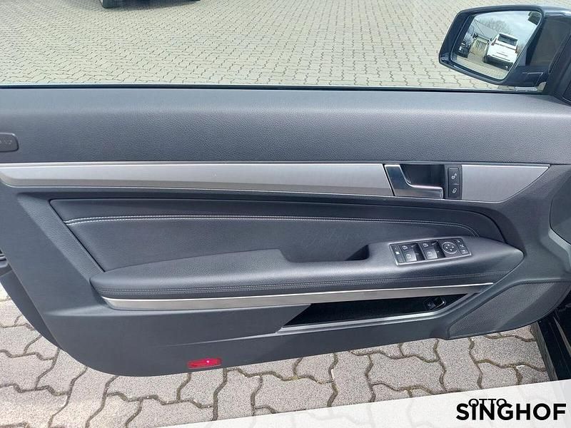 Gebraucht Mercedes E200 184 PS (135 kW) 2014 Obsidianschwarz (metallic) Cabrio