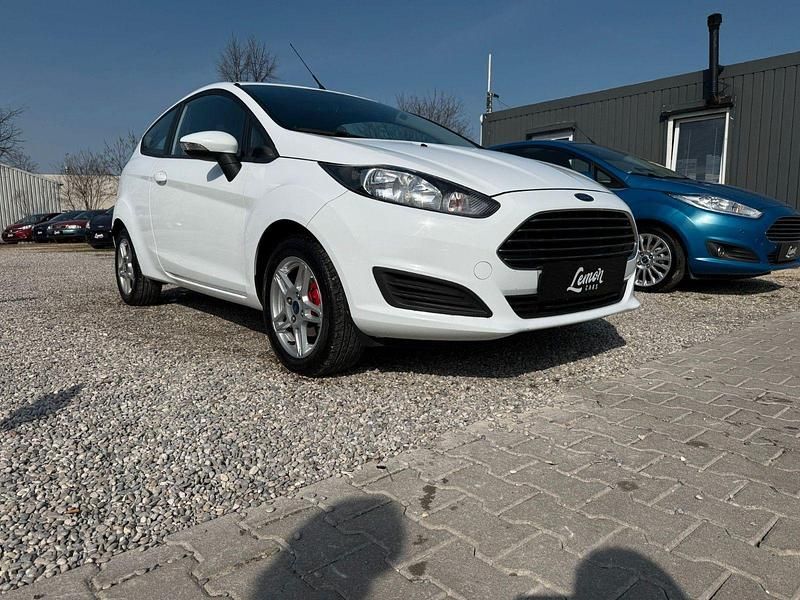Gebraucht Ford Fiesta Trend 60 PS (44 kW) 2014 Weiß Kleinwagen