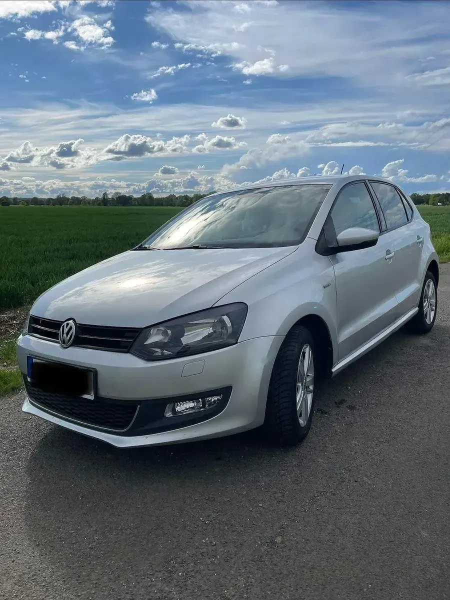 Gebraucht VW Polo Life 69 PS (50 kW) 2014 Silber Limousine