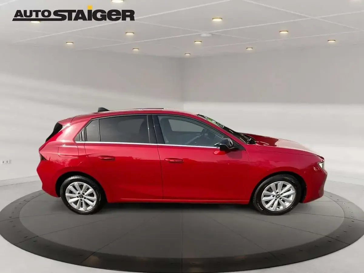 Gebraucht Opel Astra Elegance 110 PS (80 kW) 2023 Chili rot Limousine