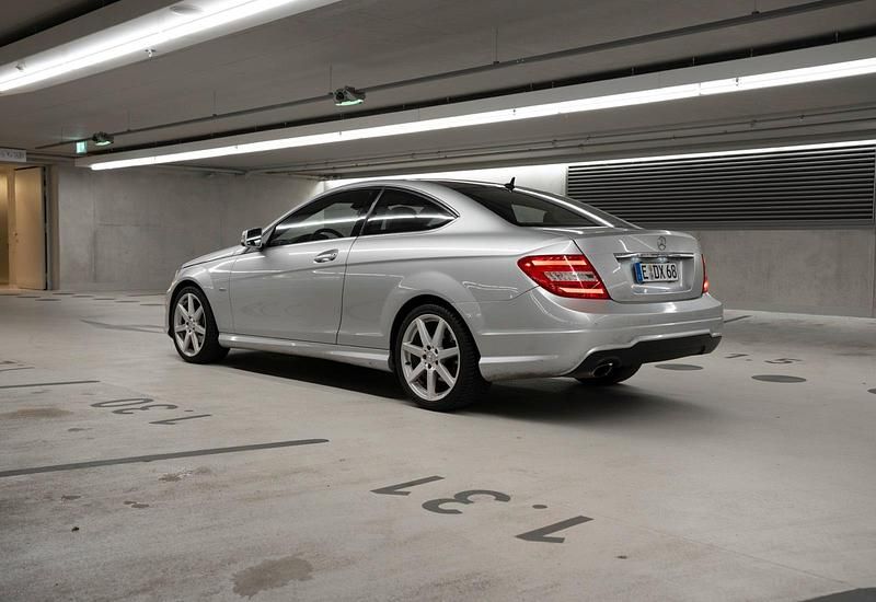 Gebraucht Mercedes C220 AMG 170 PS (125 kW) 2014 Silber Coupé