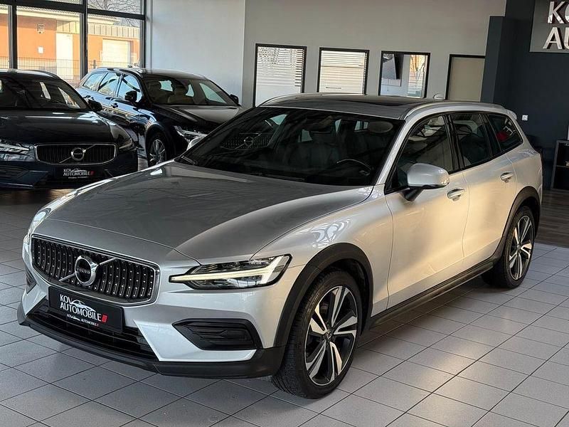 Gebraucht Volvo V60 CC Basis 190 PS (139 kW) 2019 Silber Kombi
