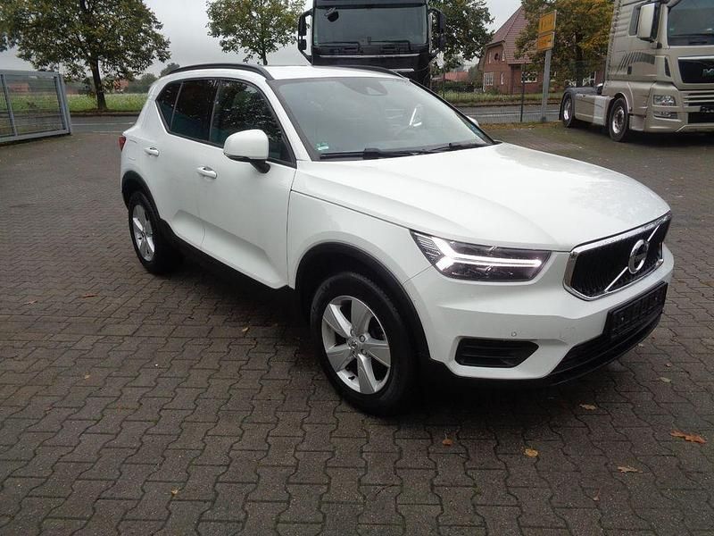 Weiß Gebraucht 2018 Volvo XC40 SUV | 15.946 € (Fairer Preis) - Bild 1/4