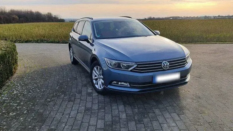 Gebraucht VW Passat Comfortline 150 PS (110 kW) 2015 Blau Kombi