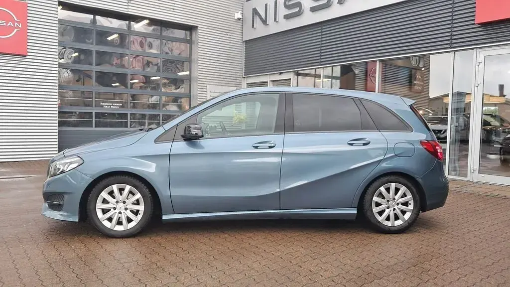 Gebraucht Mercedes B220 177 PS (130 kW) 2014 Blau Van / Kleinbus