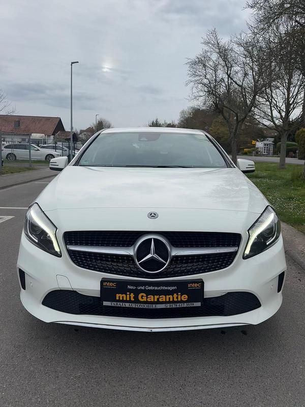 Gebraucht Mercedes A180 122 PS (89 kW) 2017 Weiß Kleinwagen