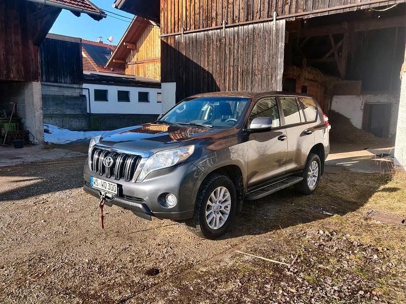 Grau Gebraucht 2013 Toyota Land Cruiser SUV | 29.900 € - Bild 1/4