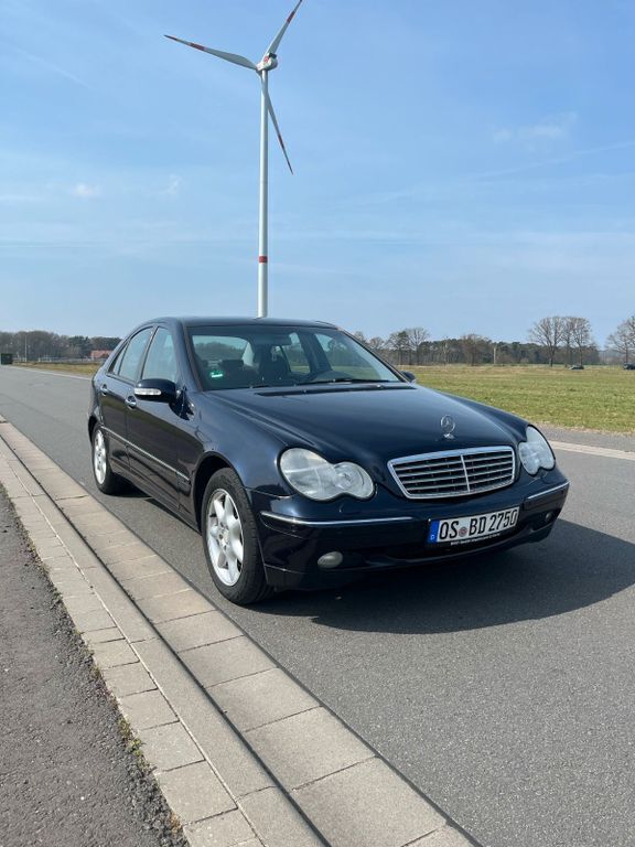 Blau Gebraucht 2001 Mercedes C240 Avantgarde Limousine | 3.999 € (Fairer Preis) - Bild 1/4