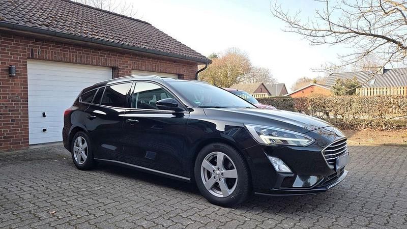 Gebraucht Ford Focus Titanium 120 PS (88 kW) 2018 Schwarz Kombi