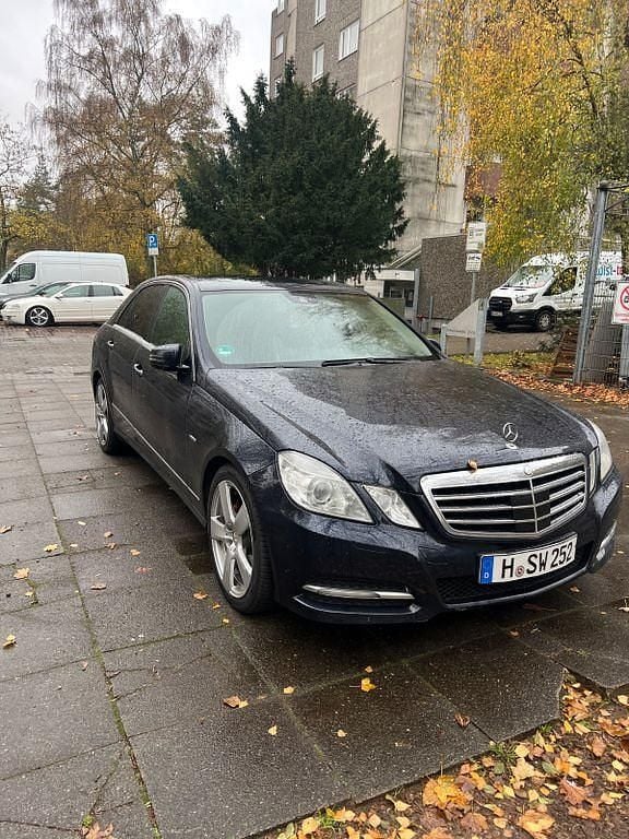 Gebraucht Mercedes E300 Avantgarde 231 PS (169 kW) 2010 Blau Limousine