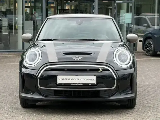 Gebraucht Mini Cooper SE Classic 135 kW (184 PS) 2024 Midnight black ii Kleinwagen