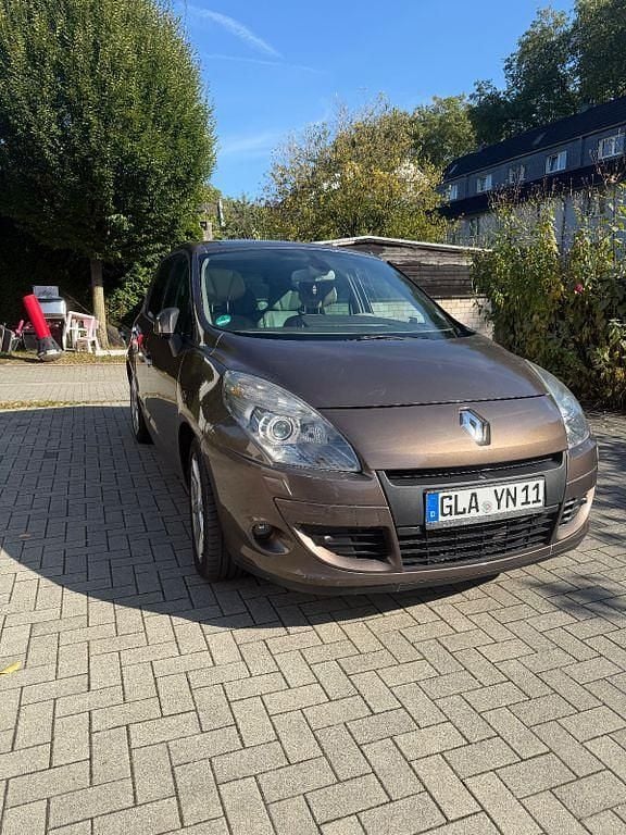 Braun Gebraucht 2010 Renault Scénic III Luxe Van / Kleinbus | 3.900 € (Guter Preis) - Bild 1/4
