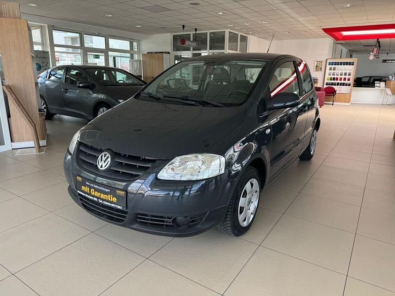 Grau Gebraucht 2010 VW Fox Refresh Kleinwagen | 2.990 € (Etwas zu teuer) - Bild 1/4