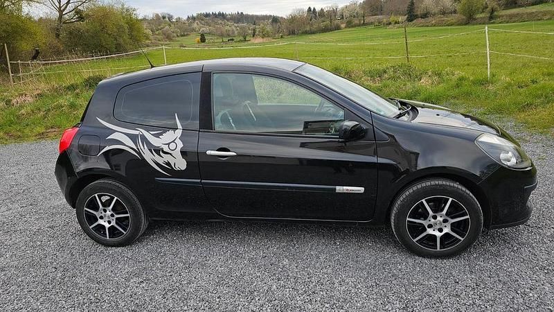 Gebraucht Renault Clio II Rip Curl 75 PS (55 kW) 2009 Schwarz Limousine