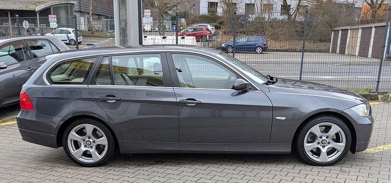 Gebraucht BMW 330 Sport Line 231 PS (169 kW) 2006 Grau Kombi