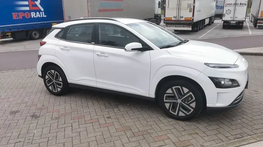 Gebraucht Hyundai Kona 100 kW (136 PS) 2021 Weiß SUV