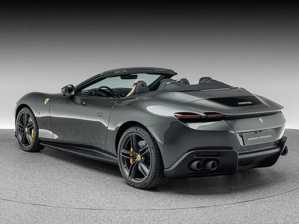 Gebraucht Ferrari Roma 620 PS (456 kW) 2025 Grau Cabrio