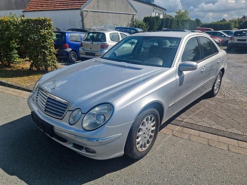 Silber Gebraucht 2004 Mercedes E200 Limousine | 3.500 € (Superpreis) - Bild 1/4