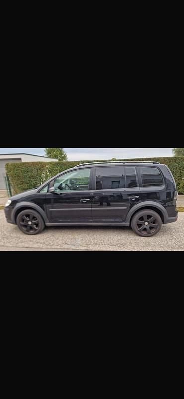 Schwarz Gebraucht 2009 VW Touran Cross Van / Kleinbus | 2.500 € (Superpreis) - Bild 1/4