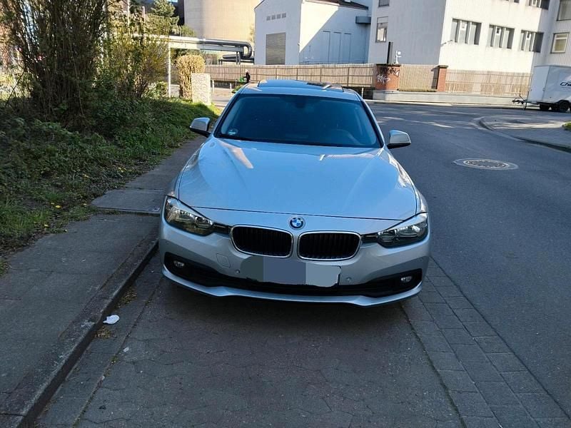 Gebraucht BMW 320 163 PS (119 kW) 2017 Silber Limousine