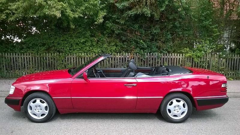 Gebraucht Mercedes E320 220 PS (161 kW) 1993 Rot Cabrio