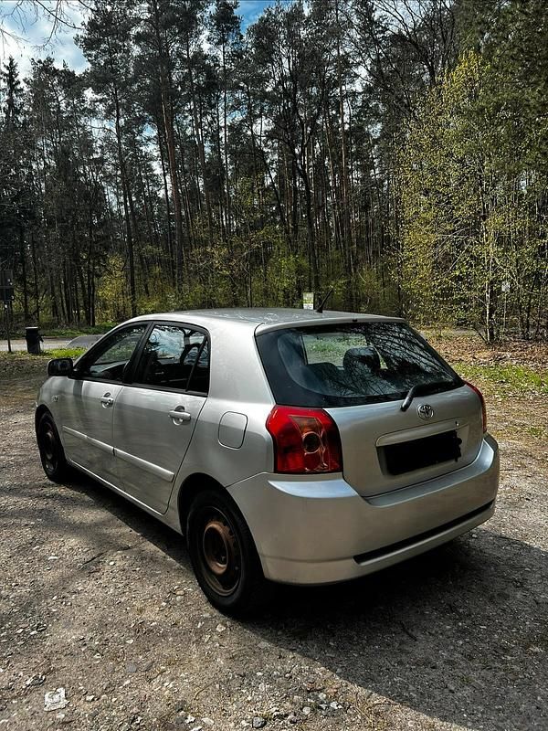 Używany Toyota Corolla 110 KM (80 kW) 2006 Srebrny Sedan/Limuzyna