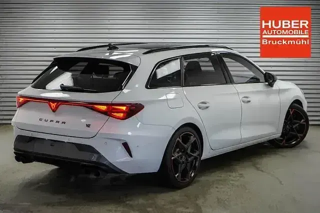 Gebraucht Cupra Leon VZ 333 PS (244 kW) 2025 Glacial white metallic (2y) Kombi