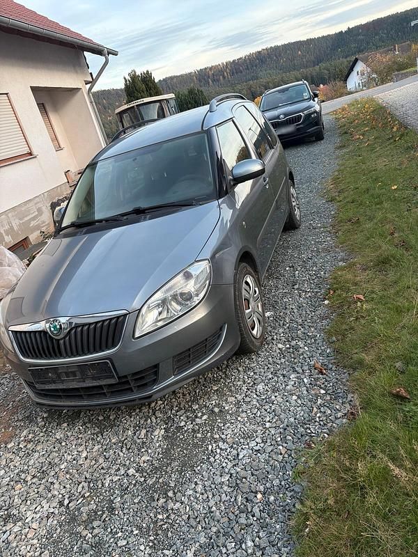 Gebraucht Skoda Roomster 90 PS (66 kW) 2012 Silber Van / Kleinbus