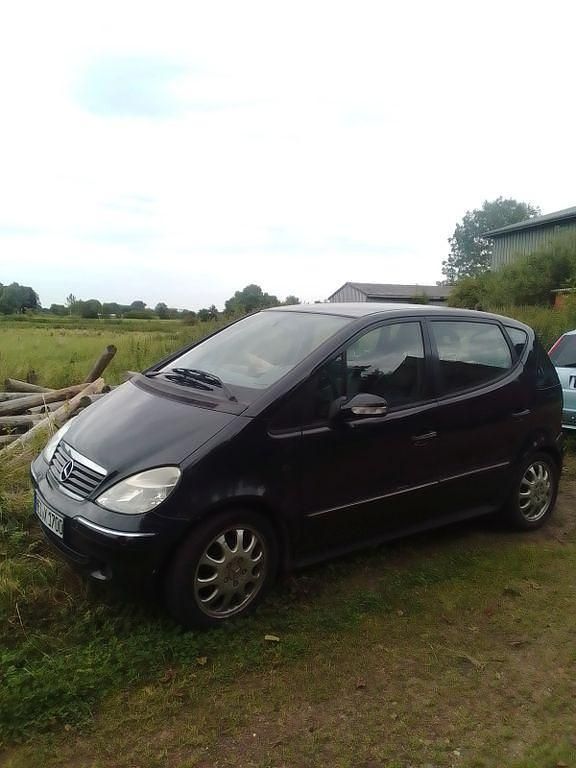 Schwarz Gebraucht 2003 Mercedes A170 Elegance Van / Kleinbus | 1.150 € (Fairer Preis) - Bild 1/4