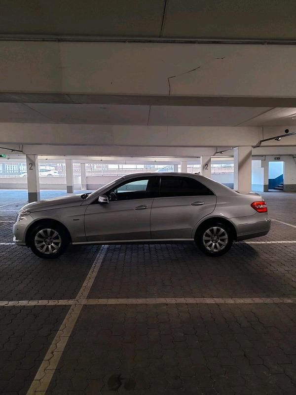 Gebraucht Mercedes E350 Elegance 292 PS (214 kW) 2009 Grau Limousine