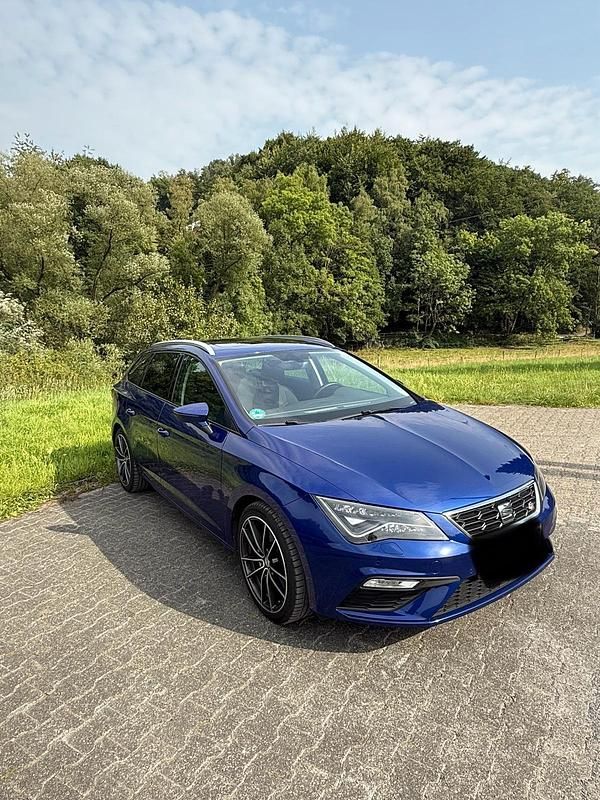 Blau Gebraucht 2019 Seat Leon ST FR Kombi | 18.500 € (Fairer Preis) - Bild 1/4