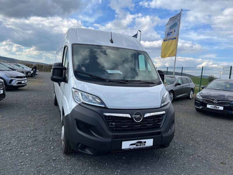 Casblanca weiß Gebraucht 2023 Opel Movano Selection Van | 28.560 € (Fairer Preis) - Bild 1/4