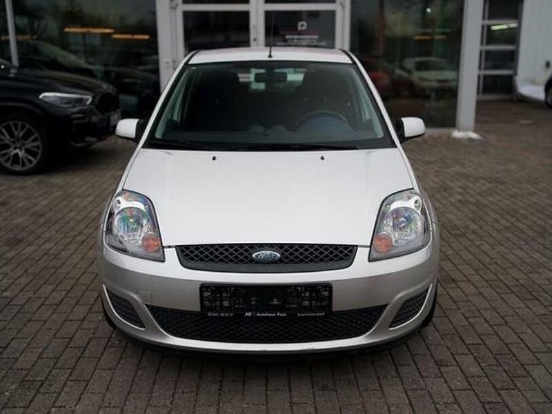 Gebraucht Ford Fiesta Style 80 PS (58 kW) 2007 Silber Kleinwagen