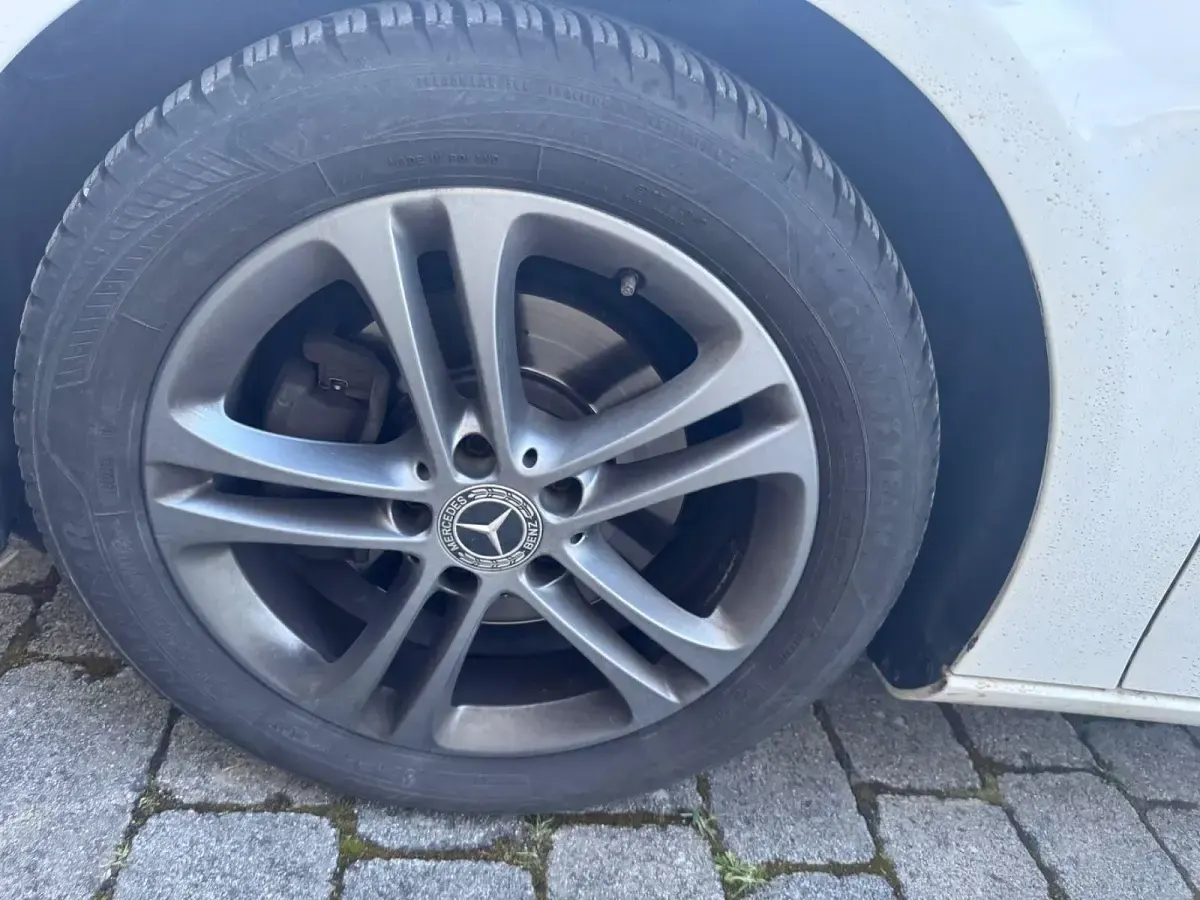 Gebraucht Mercedes A200 165 PS (121 kW) 2018 Weiß Limousine