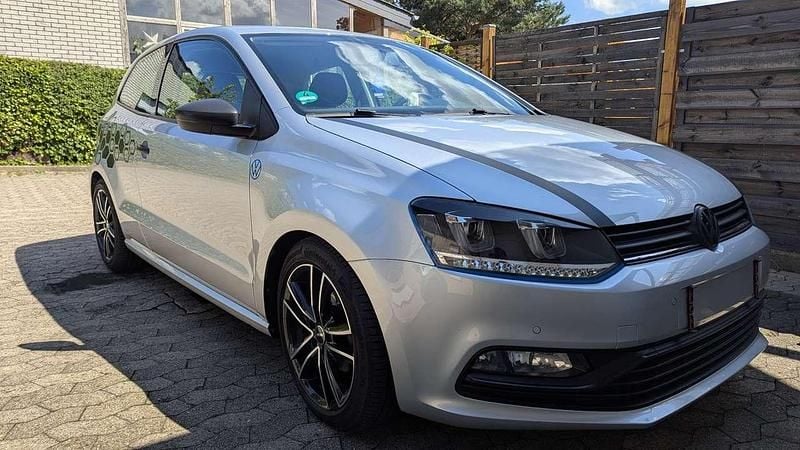 Silber Gebraucht 2015 VW Polo Trendline Limousine | 4.100 € (Fairer Preis) - Bild 1/4