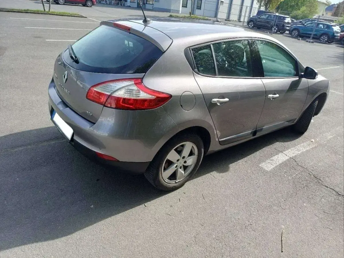 Gebraucht Renault Mégane Dynamique 131 PS (96 kW) 2010 Grau Limousine