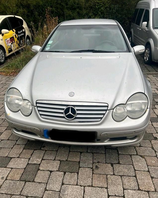 Gebraucht Mercedes C180 129 PS (94 kW) 2001 Silber Coupé