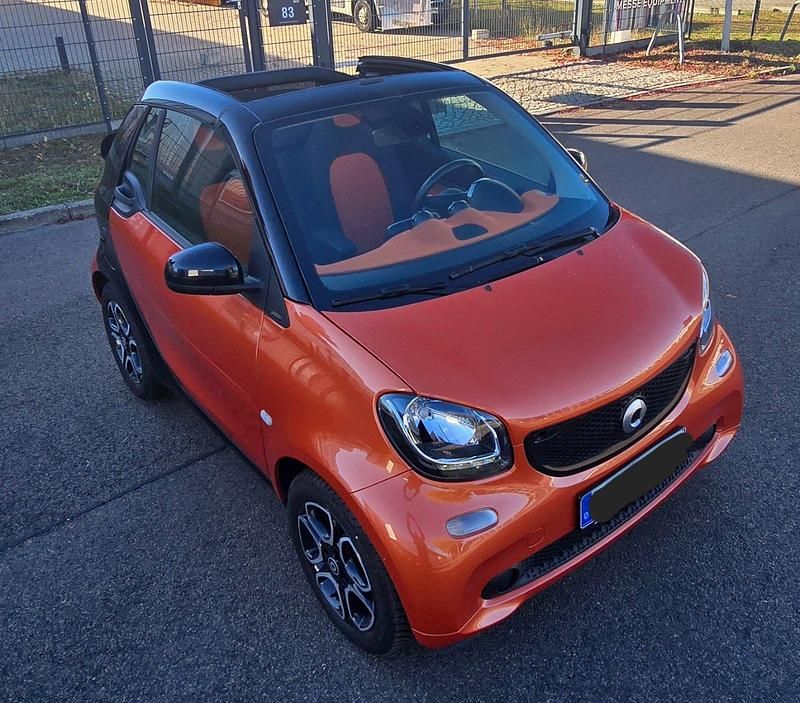 Gebraucht Smart ForTwo Cabrio Basis 71 PS (52 kW) 2016 Schwarz Cabrio