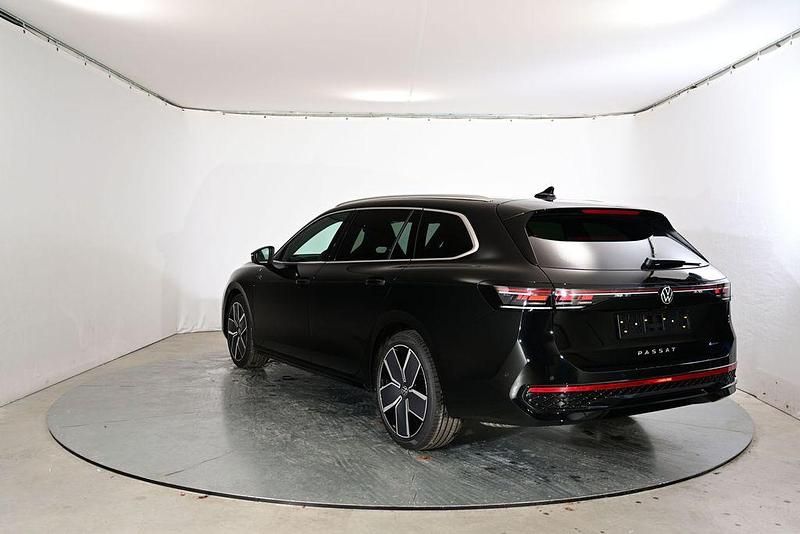 Gebraucht VW Passat R-line 265 PS (194 kW) 2026 Schwarz Kombi