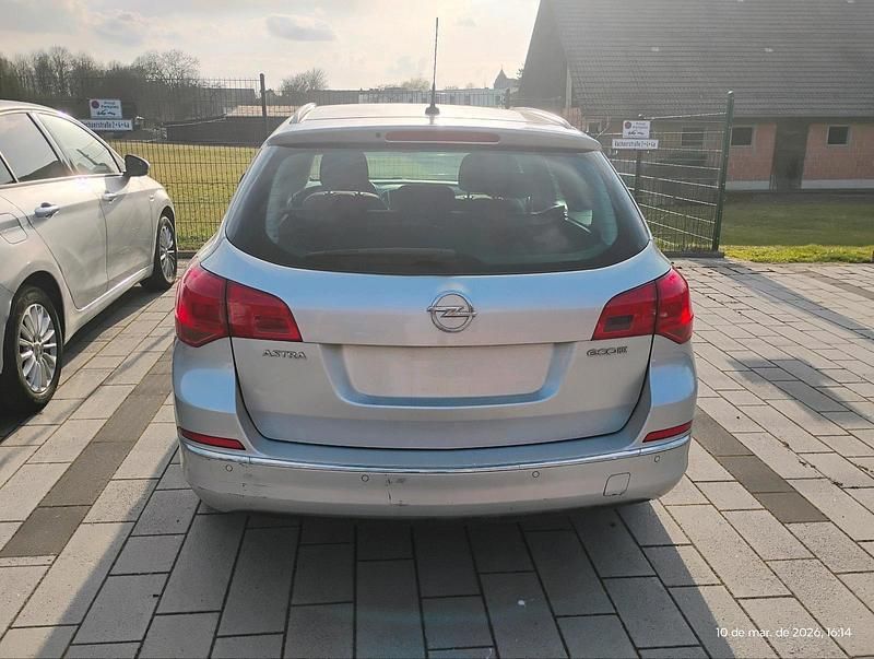 Gebraucht Opel Astra 110 PS (80 kW) 2014 Silber Kombi