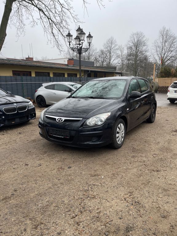 Schwarz Gebraucht 2009 Hyundai i30 Kombi | 2.750 € (Superpreis) - Bild 1/4