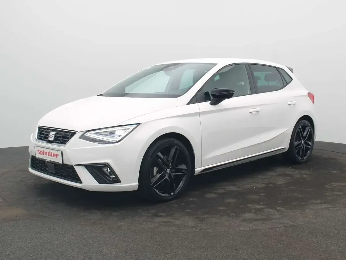 Gebraucht Seat Ibiza Black Edition 116 PS (85 kW) 2024 "candy" weiss Kleinwagen