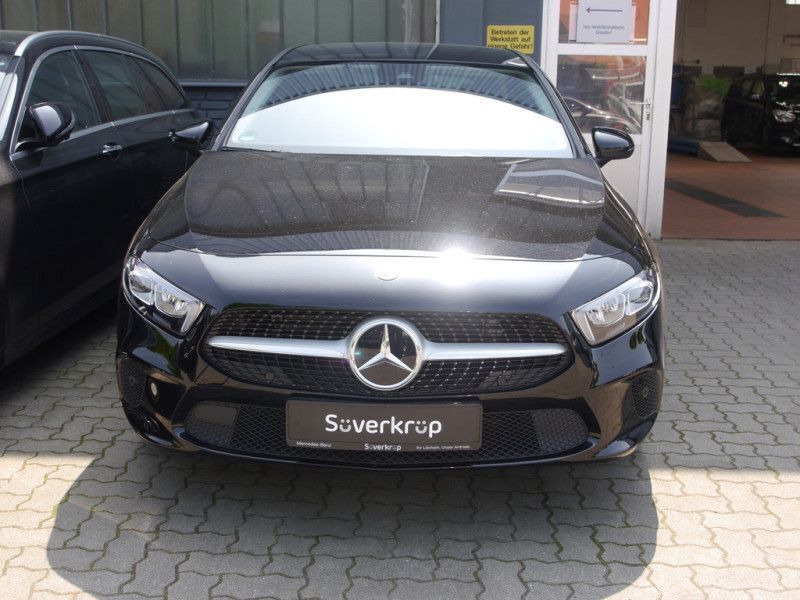 Gebraucht Mercedes A200 Progressive 163 PS (119 kW) 2022 Schwarz Kleinwagen