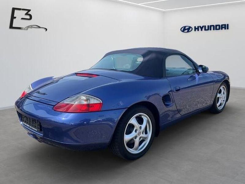 Second-hand Porsche Boxster Basis 220 CP (161 kW) 2000 Albastru Cabrio