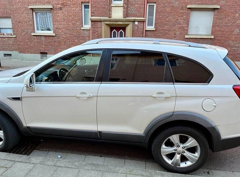 Weiß Gebraucht 2012 Chevrolet Captiva SUV | 5.500 € (Fairer Preis) - Bild 1/4