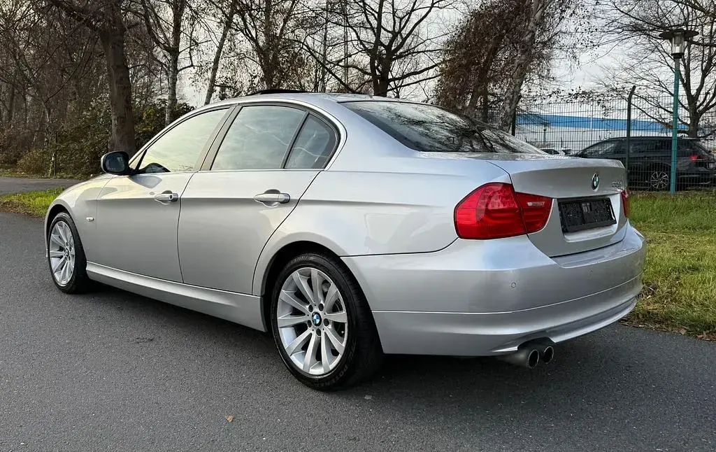 Gebraucht BMW 325 Exclusive 218 PS (160 kW) 2010 Silber Limousine
