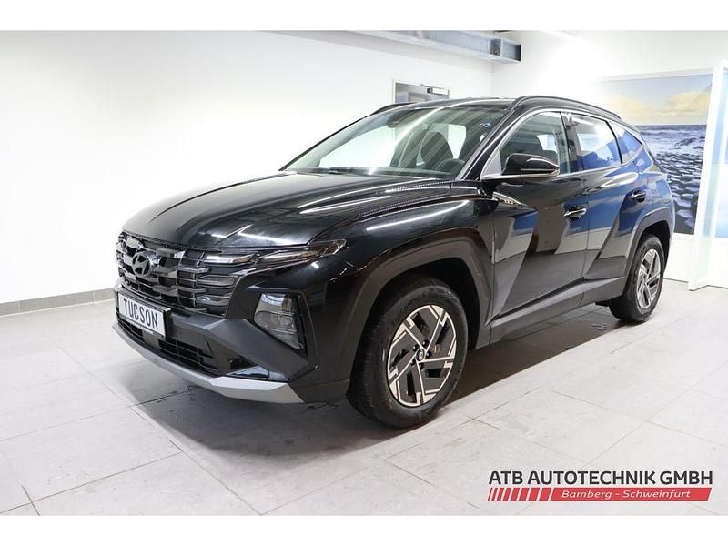 Neu Hyundai Tucson Select 150 PS (110 kW) 2025 Met (schwarz SUV