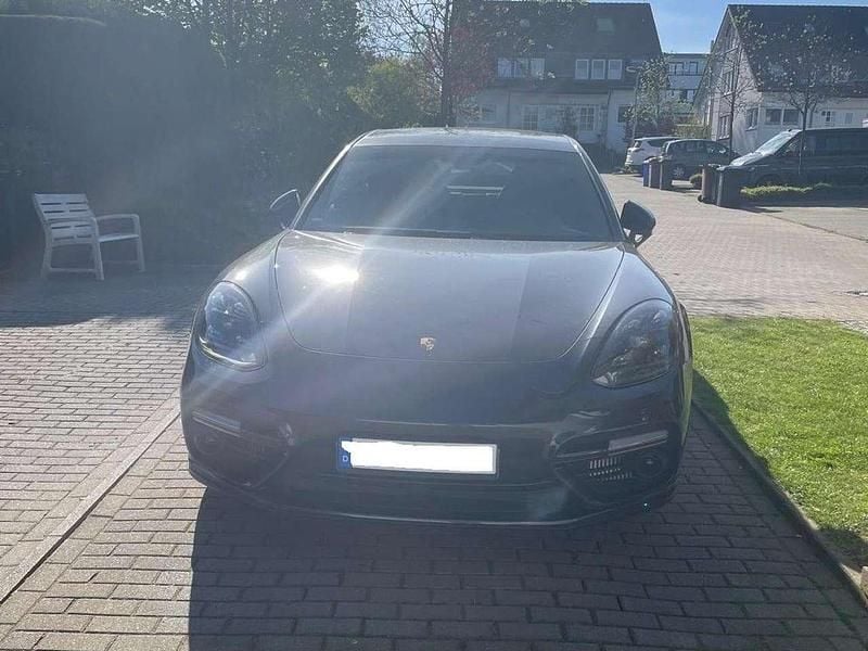 Grau Gebraucht 2017 Porsche Panamera Turbo Limousine | 61.900 € (Fairer Preis) - Bild 1/4